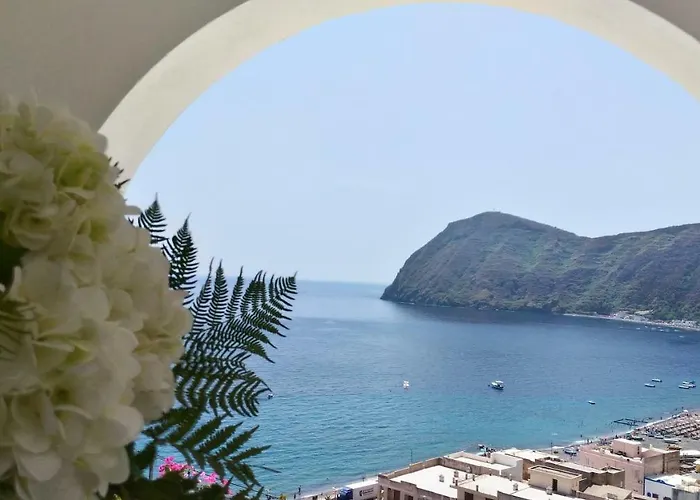 Vista Mare Mela ليباري